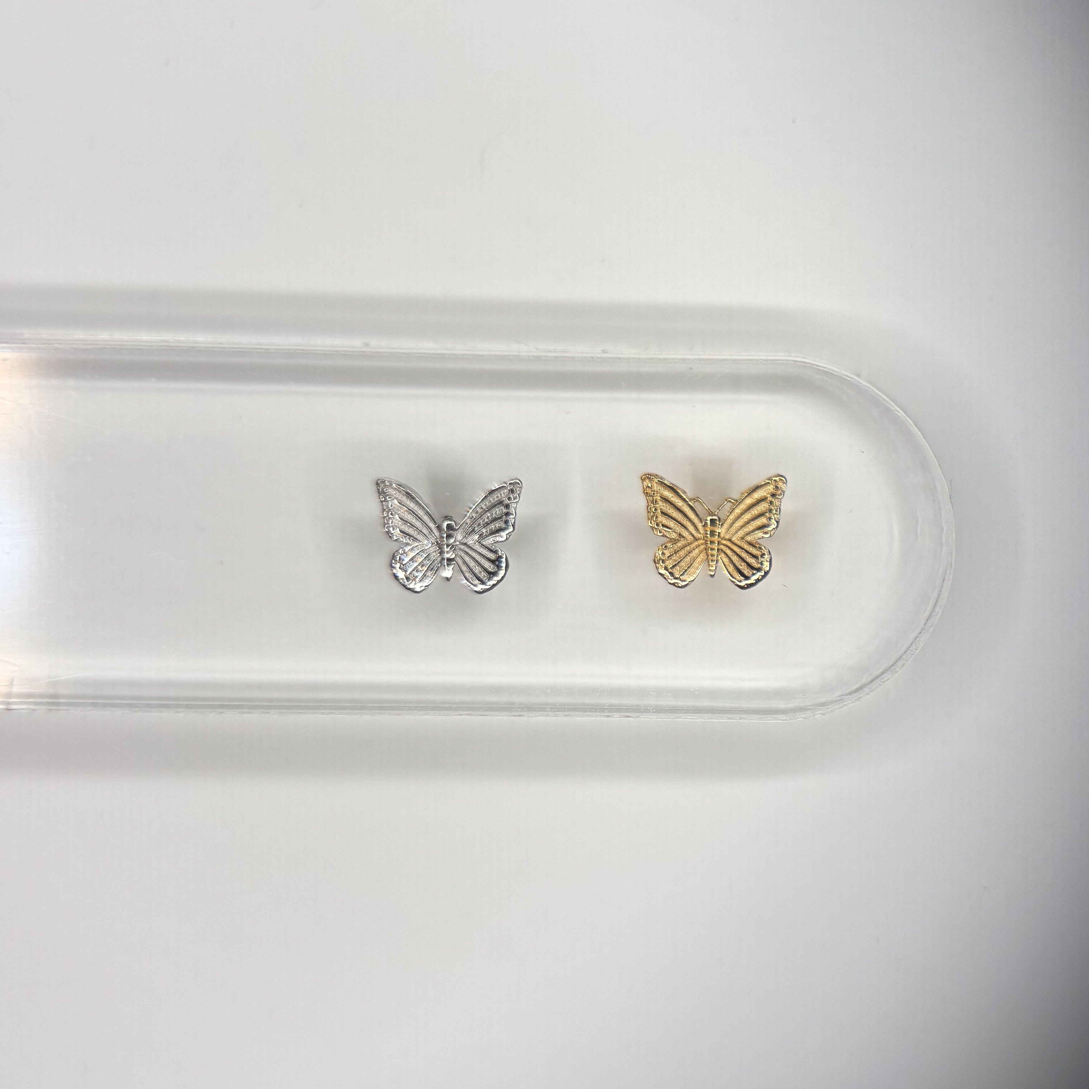 18K Gold-Zahn-Anhänger – Schmetterling