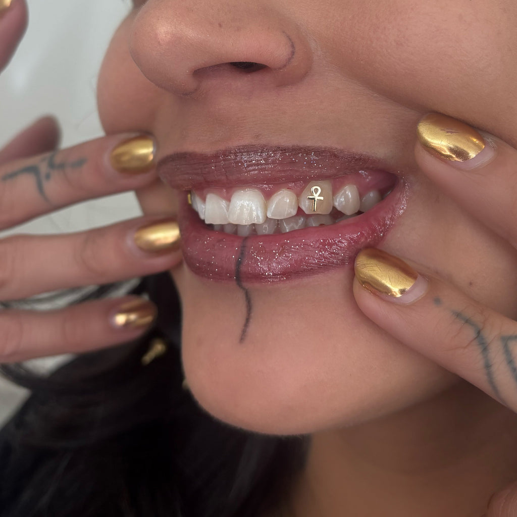 18K Gold Zahn-Tattoos – Ankh
